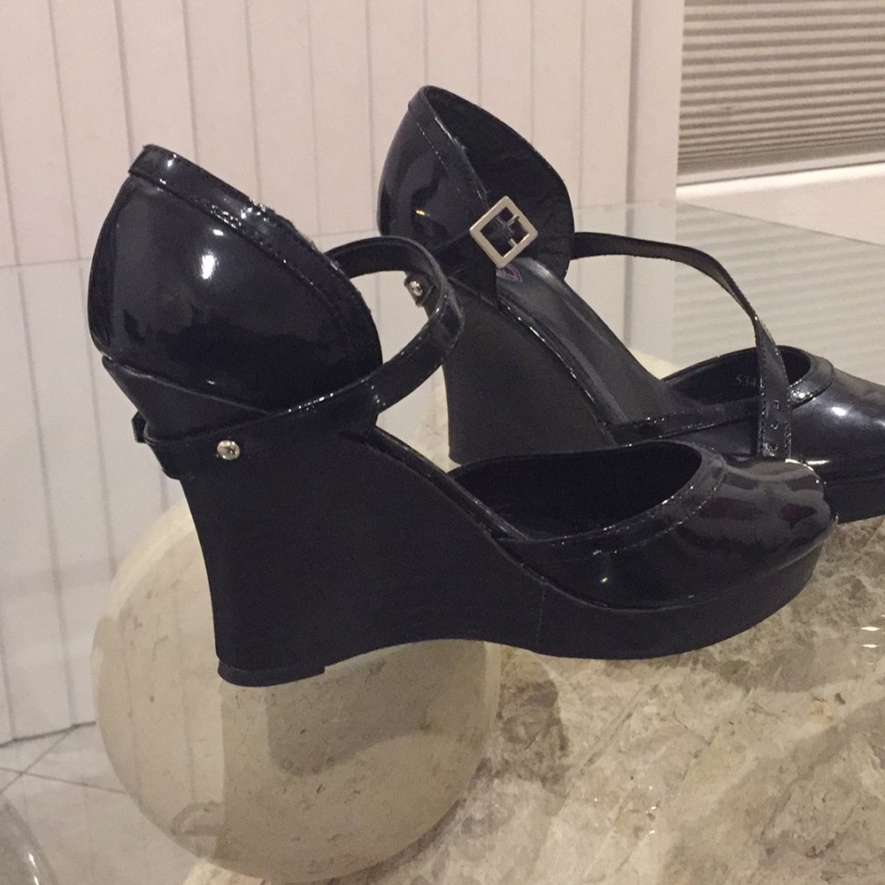 Hot Topic Ankle Strap platforms